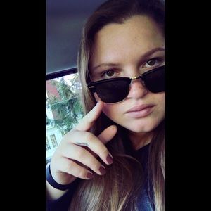 Meet your Posher, Kelly